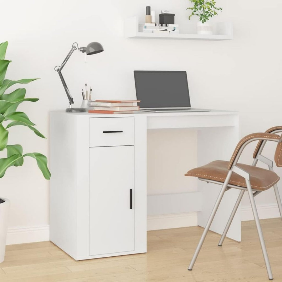 Mattes Schreibtisch aus Holz für das Arbeitszimmer